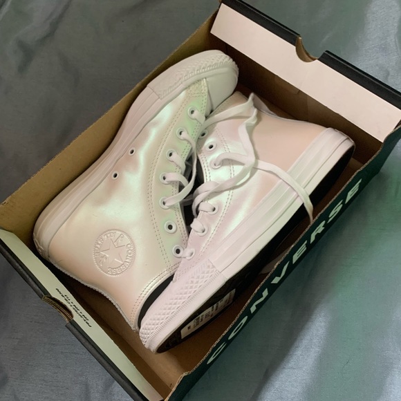 Converse Shoes - NWT converse Allstars (Rare Pearl)